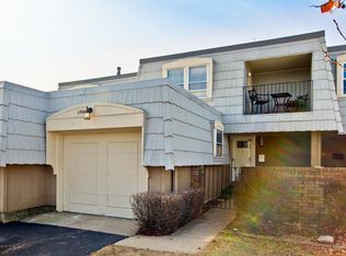 690 Versailles Cir UNIT D, Elk Grove Village, IL 60007