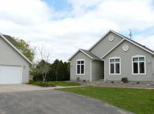 614 Shore Acres Rd, La Crescent, MN 55947