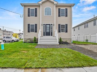 218 Tuttle St, Fall River, MA 02724