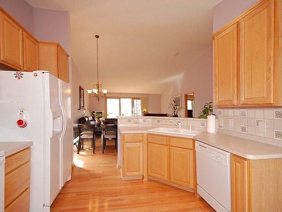 Vaulted kitchen features 42" uppers and raised panel cabinets.