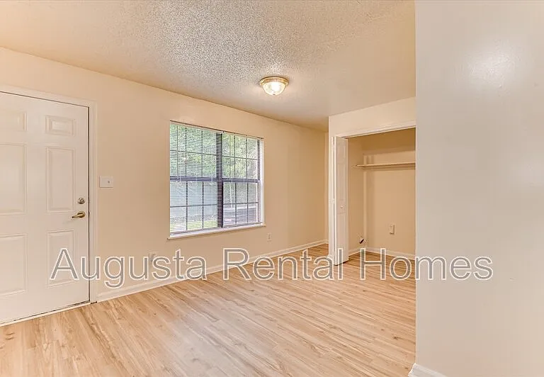 707 Cardinal St — Photo 6