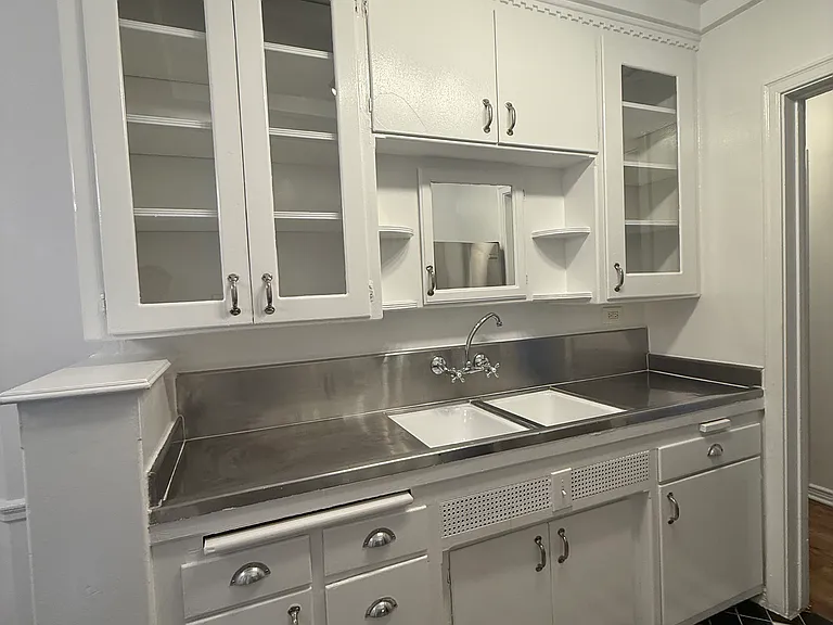 1660 Lyman Pl #2 — Photo 3