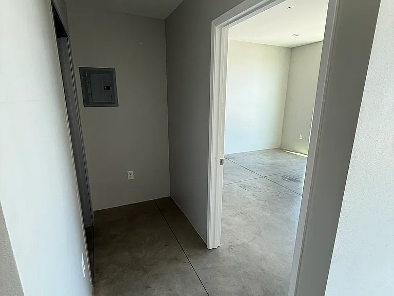 285 W 6th St #525 — Photo 31