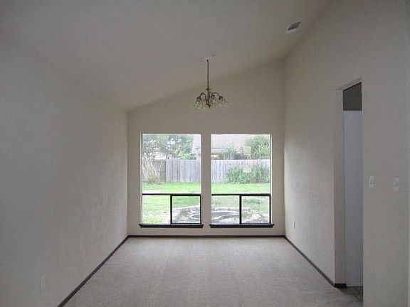 4th image of 3925 Cobblestone Ln