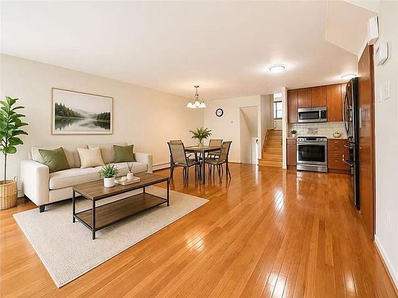 2nd image of 2828 Bragg St