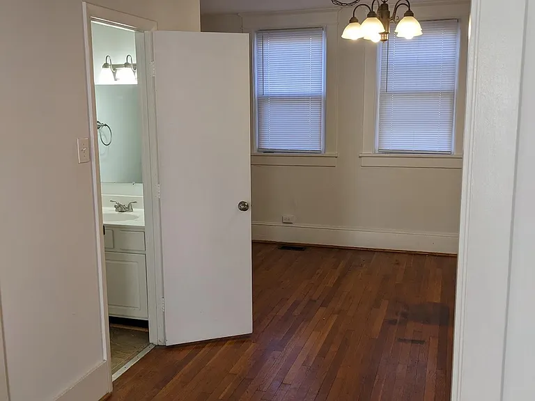 214 E Fairfax Ln — Photo 3
