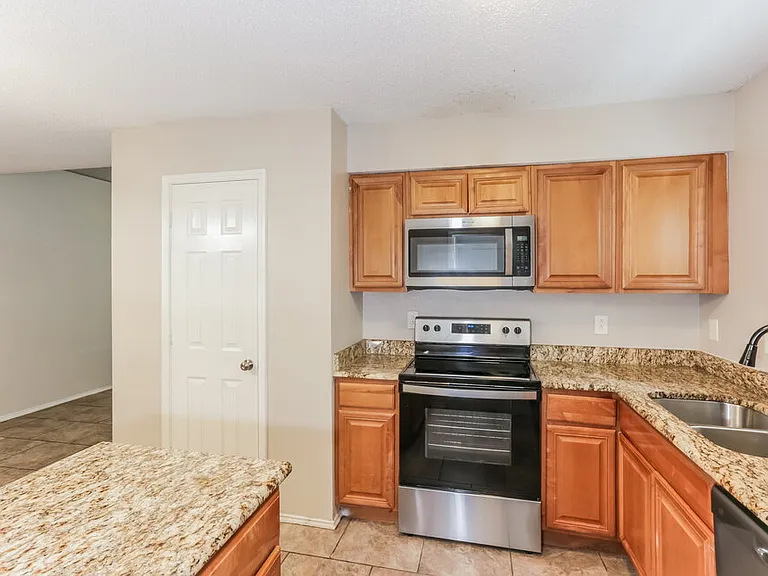 5532 Four Winds Dr — Photo 7