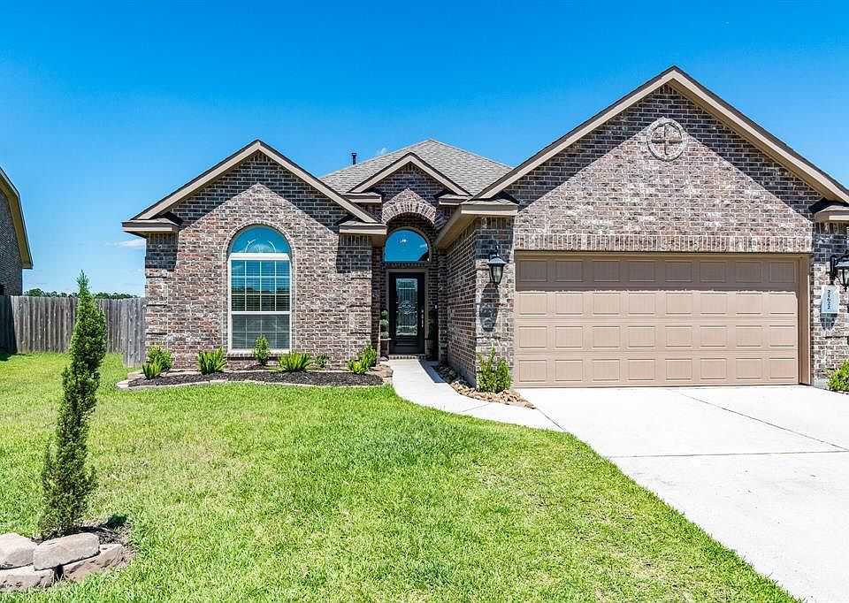 1st image of 21622 Champagne Dr W