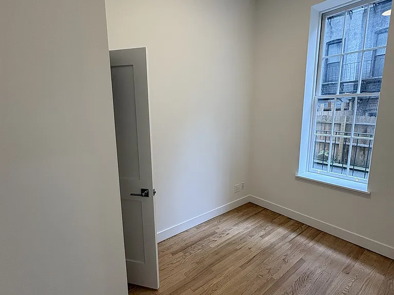 304 E 92nd St #1R — Photo 6