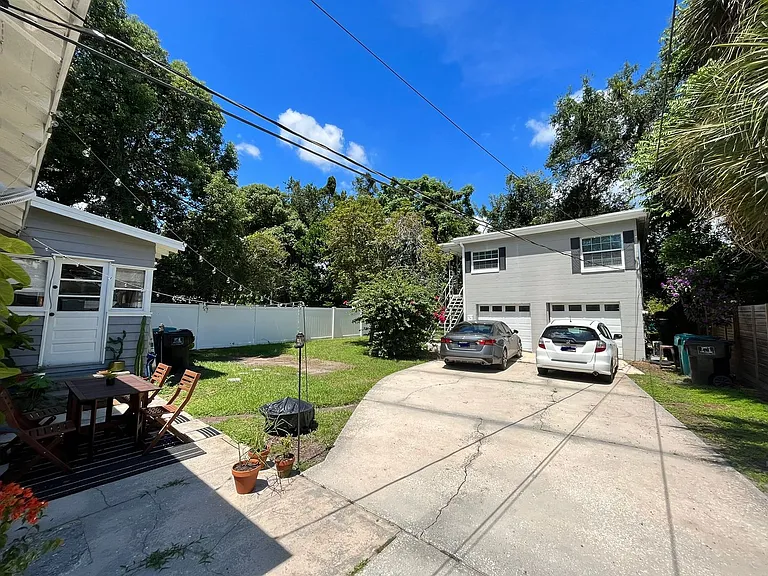 1319 1/2 Oregon St — Photo 1
