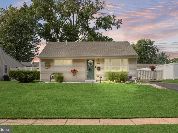 223 E Rudderow Ave, Maple Shade, NJ 08052