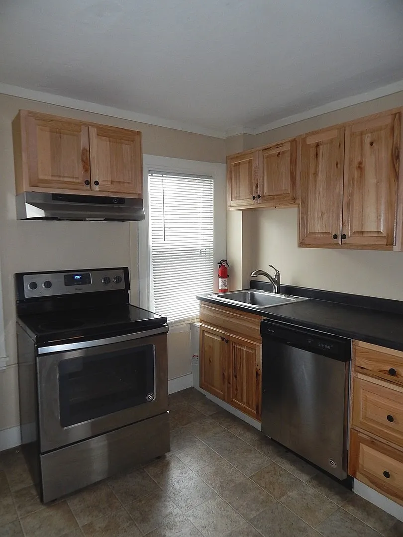 110 Essex St (4 Units) — Photo 1