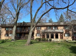 7920 Woodglen Ln APT 102, Downers Grove, IL 60516