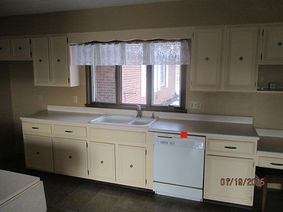 3rd image of 3719 S Amblewood Cir