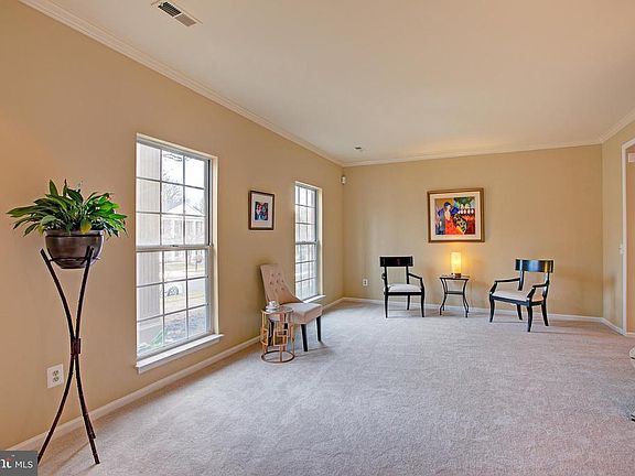 Living room has crown molding
