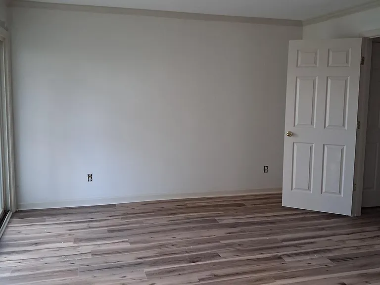 576 S Carlisle St — Photo 5