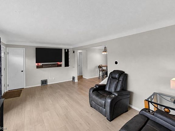 3rd image of 29799 Robert St