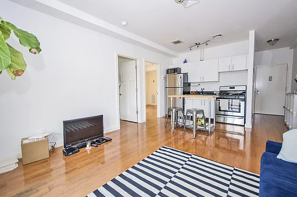 Rented by Level Group | media 15