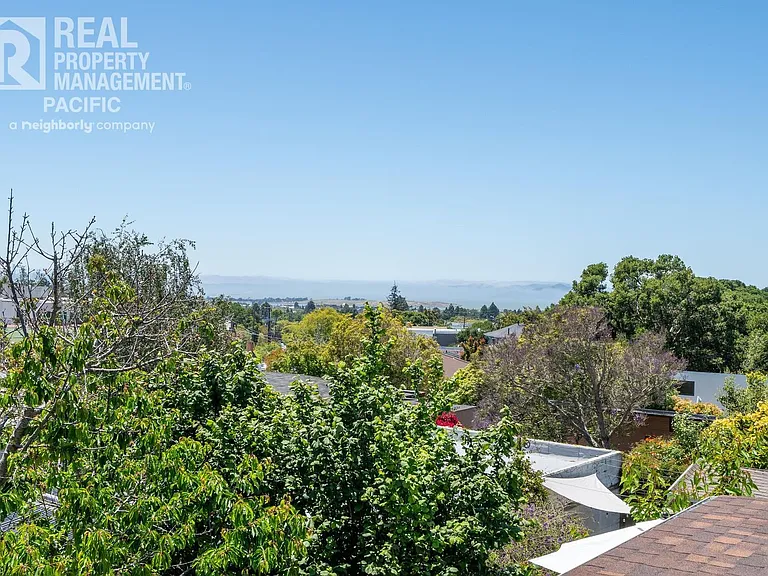 1550 Beverly Pl — Photo 30
