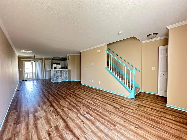 1020 Hartford Village Blvd — Photo 2
