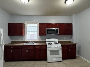 261 21st St #1, Irvington, NJ 07111