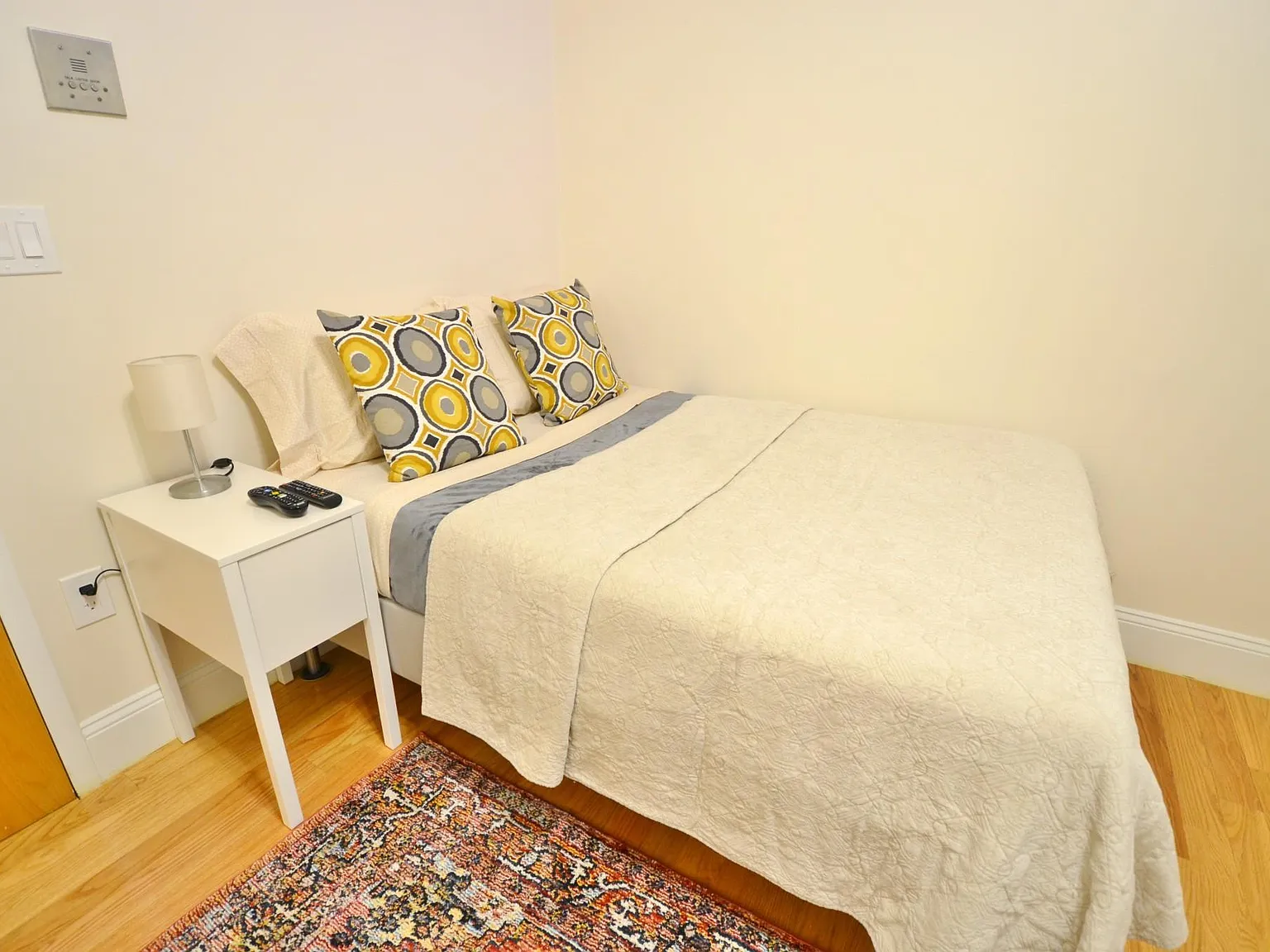 Studio, 300 sqft, $2,300 — Photo 2