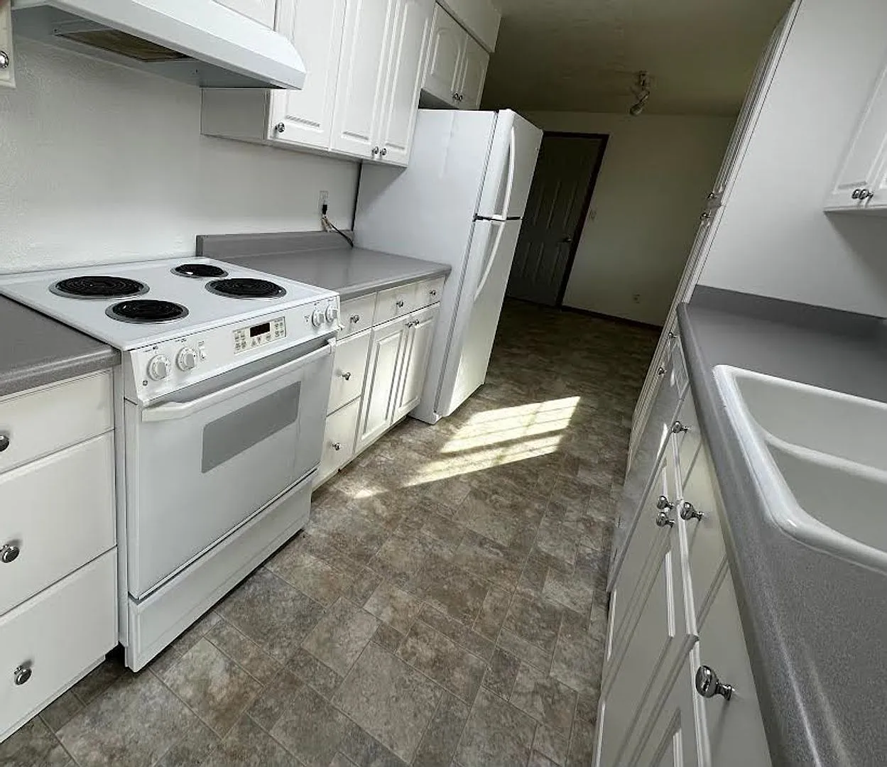 Nice 2 Bedroom Home With A Huge Fenced Back Yard In SE Albany — Photo 2