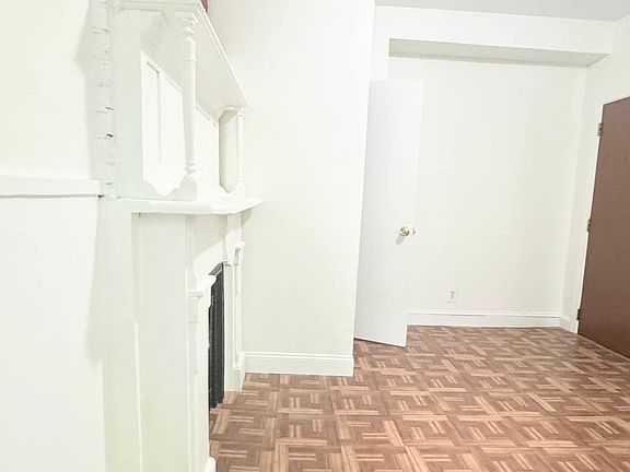 4th image of 817 Willoughby Ave APT 2R