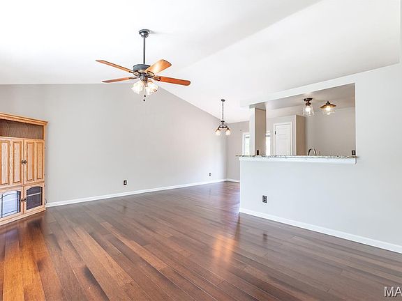 5th image of 679 Ballantrae Dr