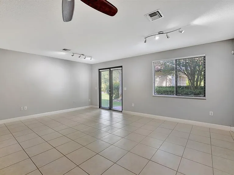 3238 SW 16th Ter #3238 — Photo 7