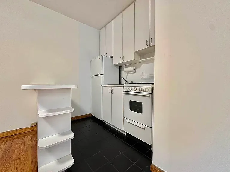 146 W 79th St #6A — Photo 4