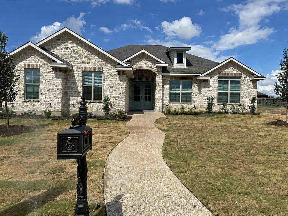 1st image of 1033 Queen Elizabeth Dr