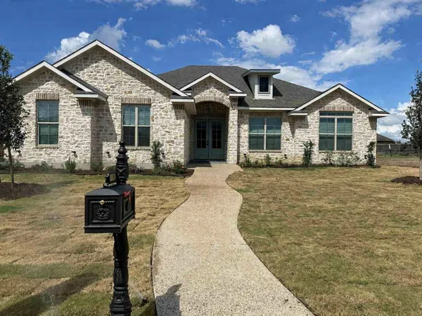 1033 Queen Elizabeth Dr, McGregor, TX 76657