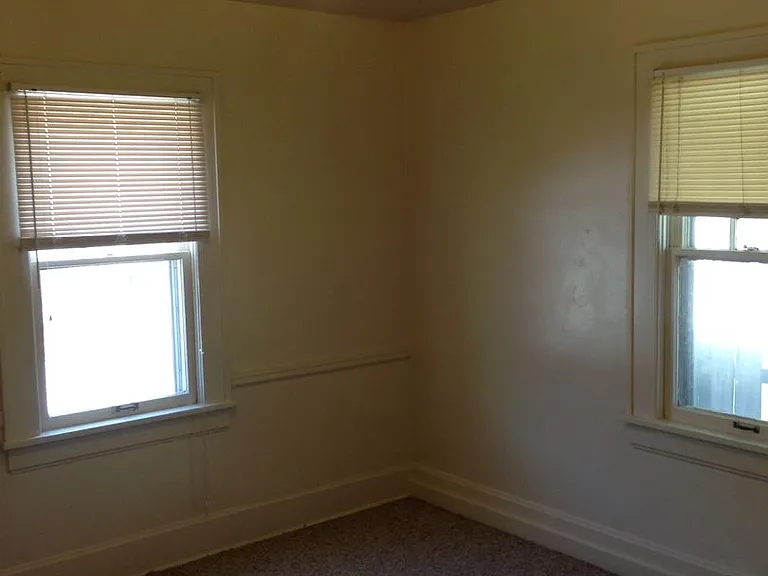 516 S Florence Ave — Photo 6