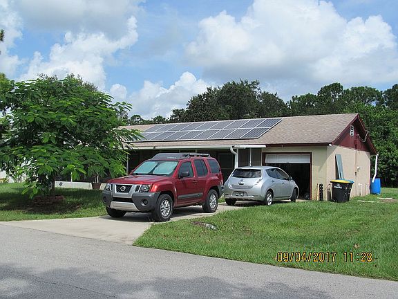3rd image of 935 Douglas St SE