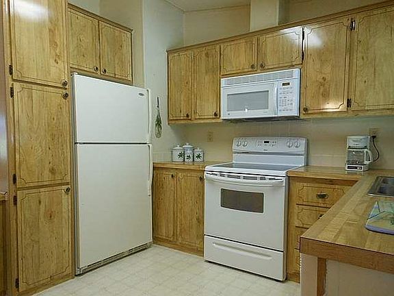3rd image of 614 Spruce Dr