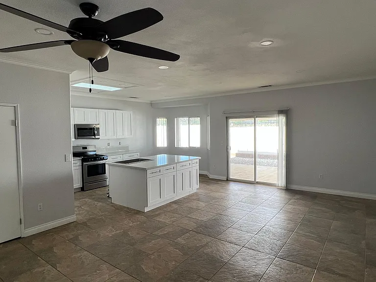 1738 Shane Ln — Photo 8