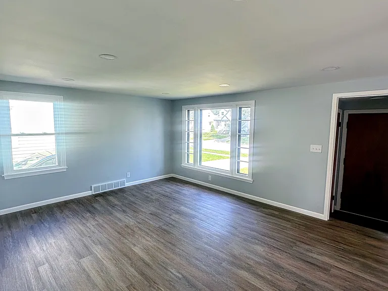 154 Calvin Ct N — Photo 13