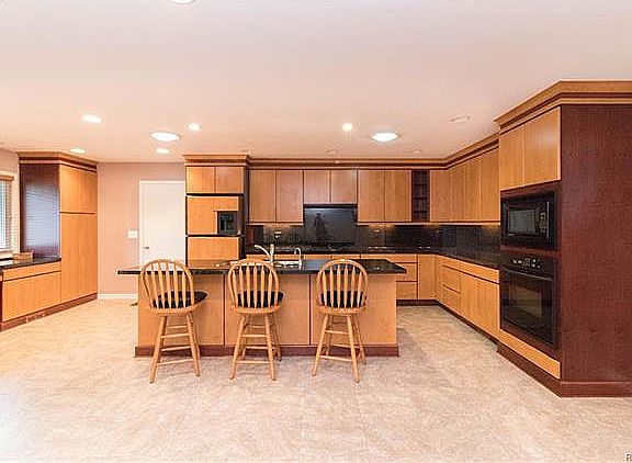 5th image of 2359 Minerva St