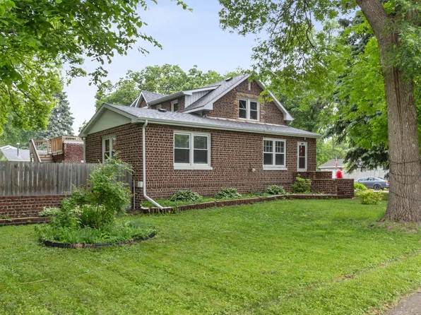 504 14th St N, Moorhead, MN 56560