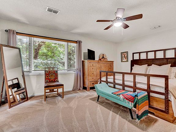 5th image of 204 Briarcreek Dr