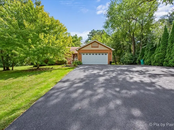 15805 Lerita Dr, Huntley, IL 60142