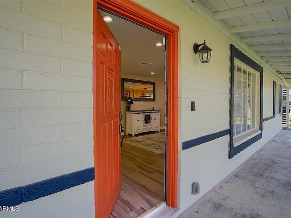 3rd image of 915 E San Miguel Ave