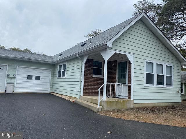 1st image of 2 Hale Ln #C