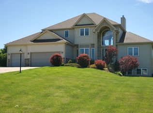 N821 Hickory Hills Dr, Oconomowoc, WI 53066