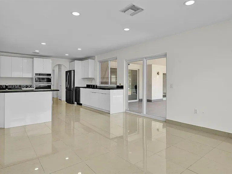 16453 NE 33rd Ave — Photo 16