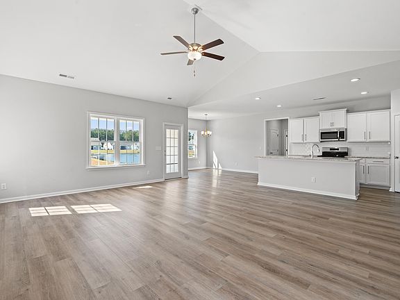 5th image of 1393 Loop Circle