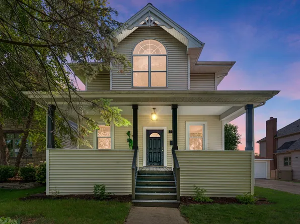 113 N Warwick Ave, Westmont, IL 60559