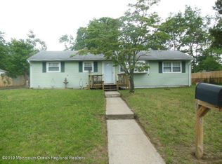 6 Lakeland Dr, Brick, NJ 08723