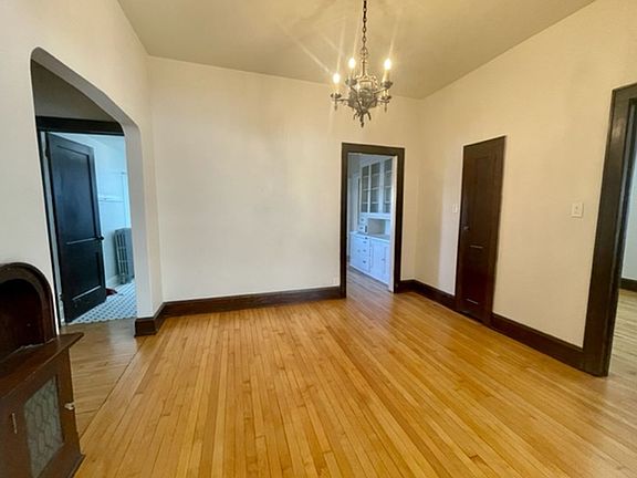 5th image of 303 N Quincy St #303